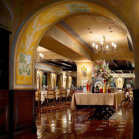 The Royal Garden Hotel Хонконг Ресторант снимка Interior of the restaurant