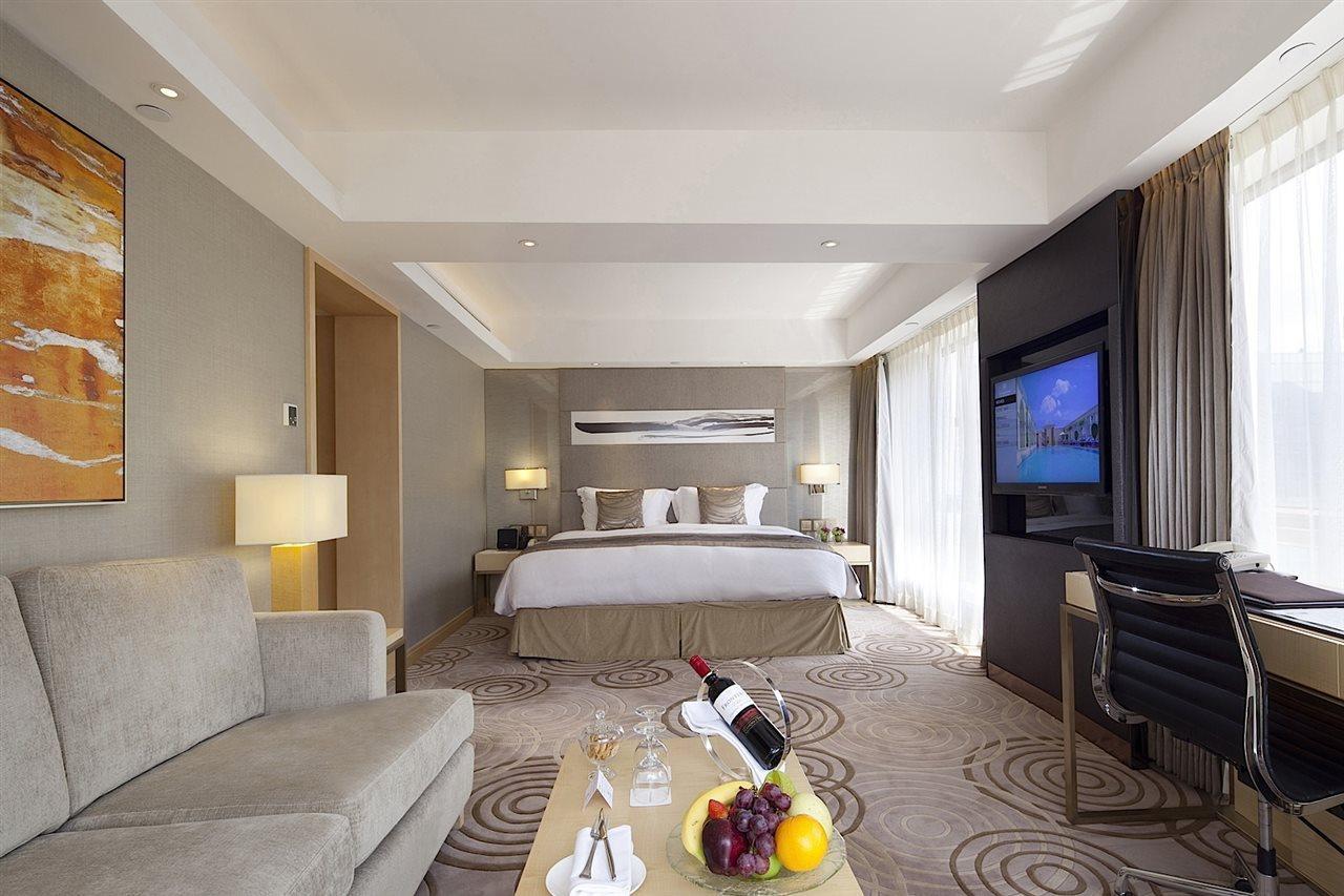 The Royal Garden Hotel Хонконг Екстериор снимка Deluxe Suite
