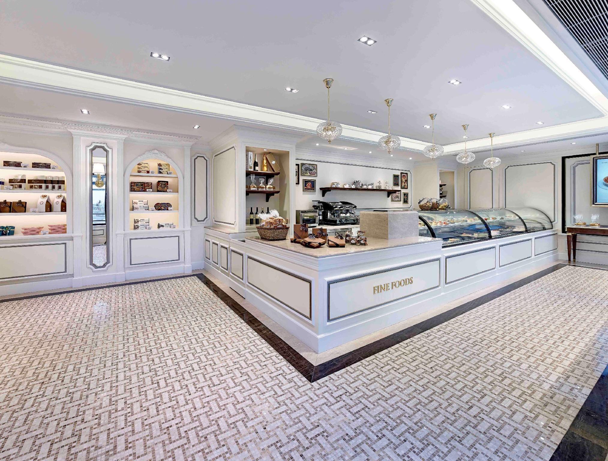 The Royal Garden Hotel Хонконг Ресторант снимка Interior of the store
