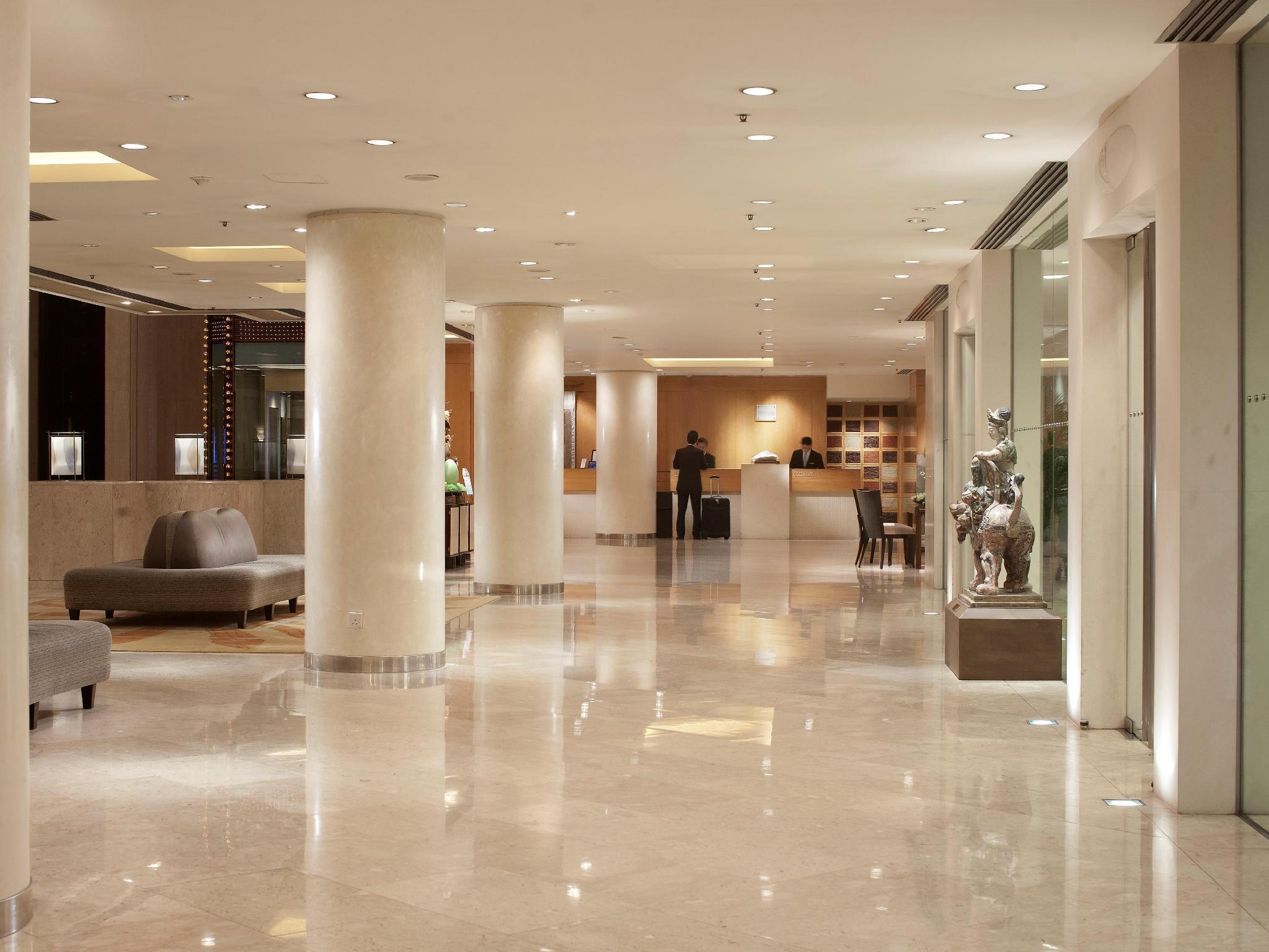 The Royal Garden Hotel Хонконг Екстериор снимка The lobby of the hotel