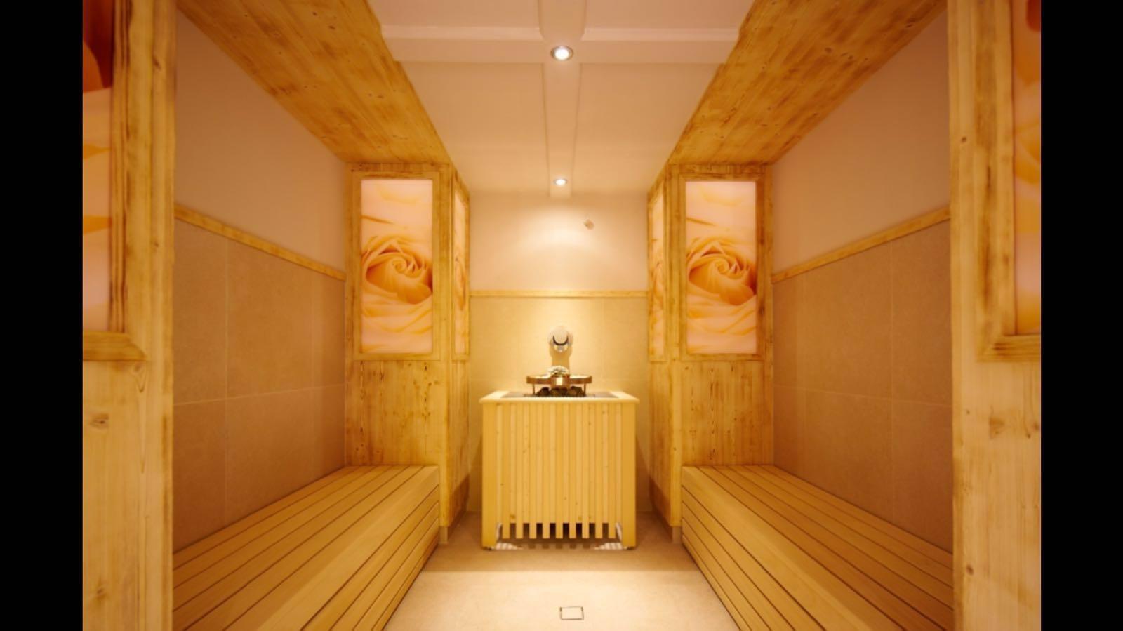 The Royal Garden Hotel Хонконг Екстериор снимка A modern Finnish sauna