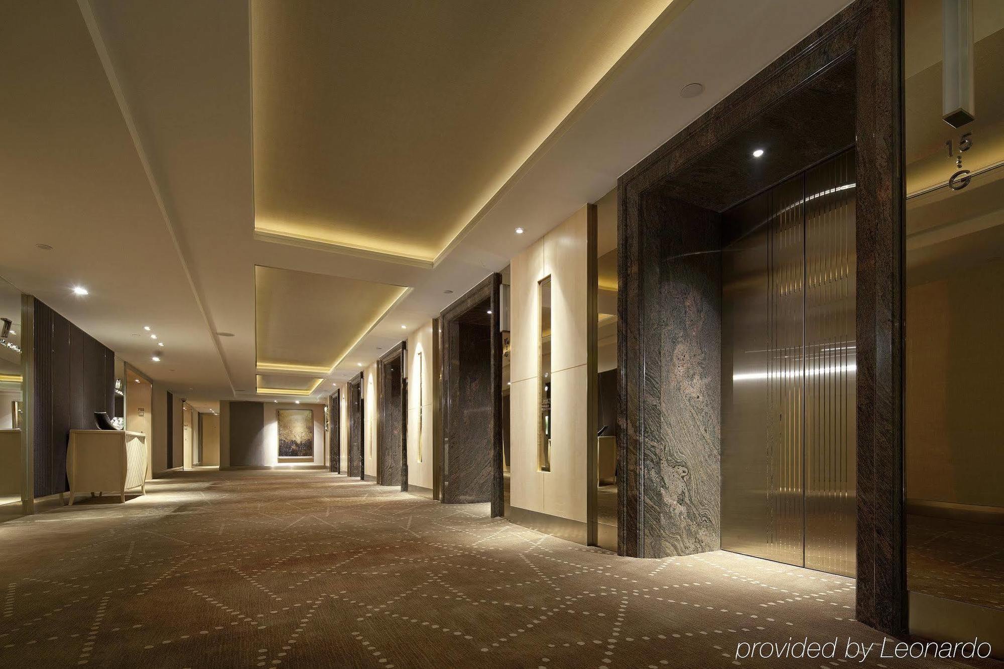 The Royal Garden Hotel Хонконг Екстериор снимка The elevators