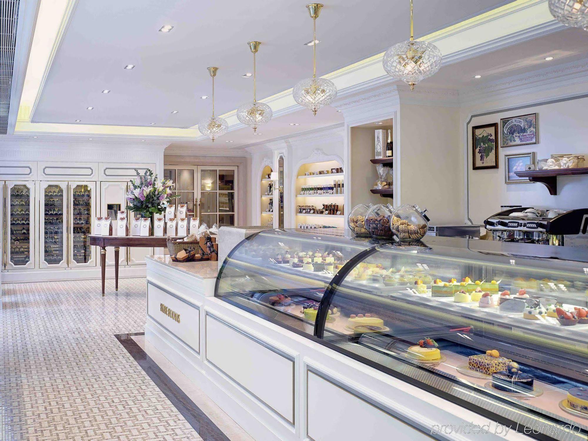 The Royal Garden Hotel Хонконг Ресторант снимка The pastry shop