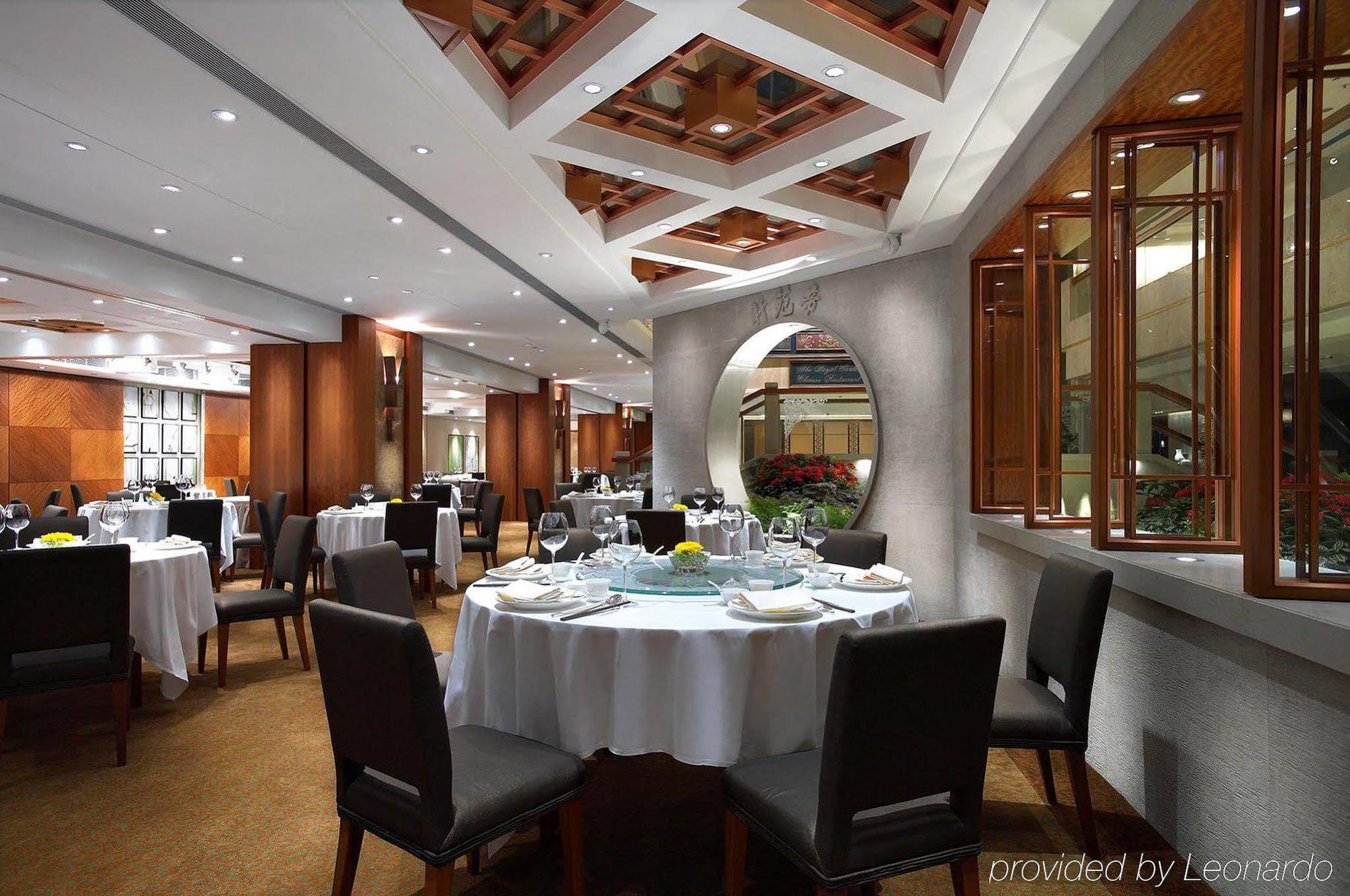 The Royal Garden Hotel Хонконг Ресторант снимка Interior of the restaurant