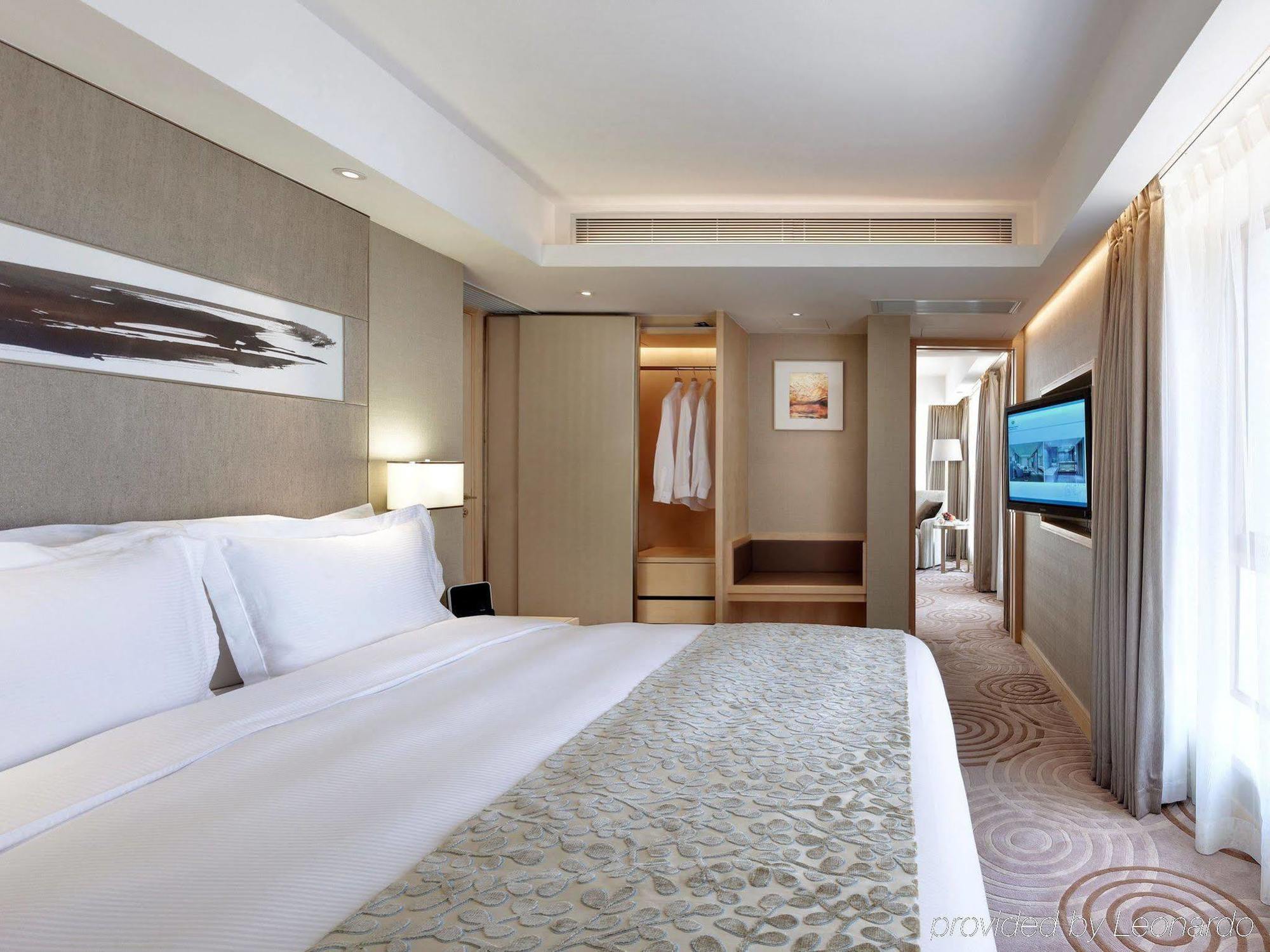 The Royal Garden Hotel Хонконг Ресторант снимка Deluxe Suite