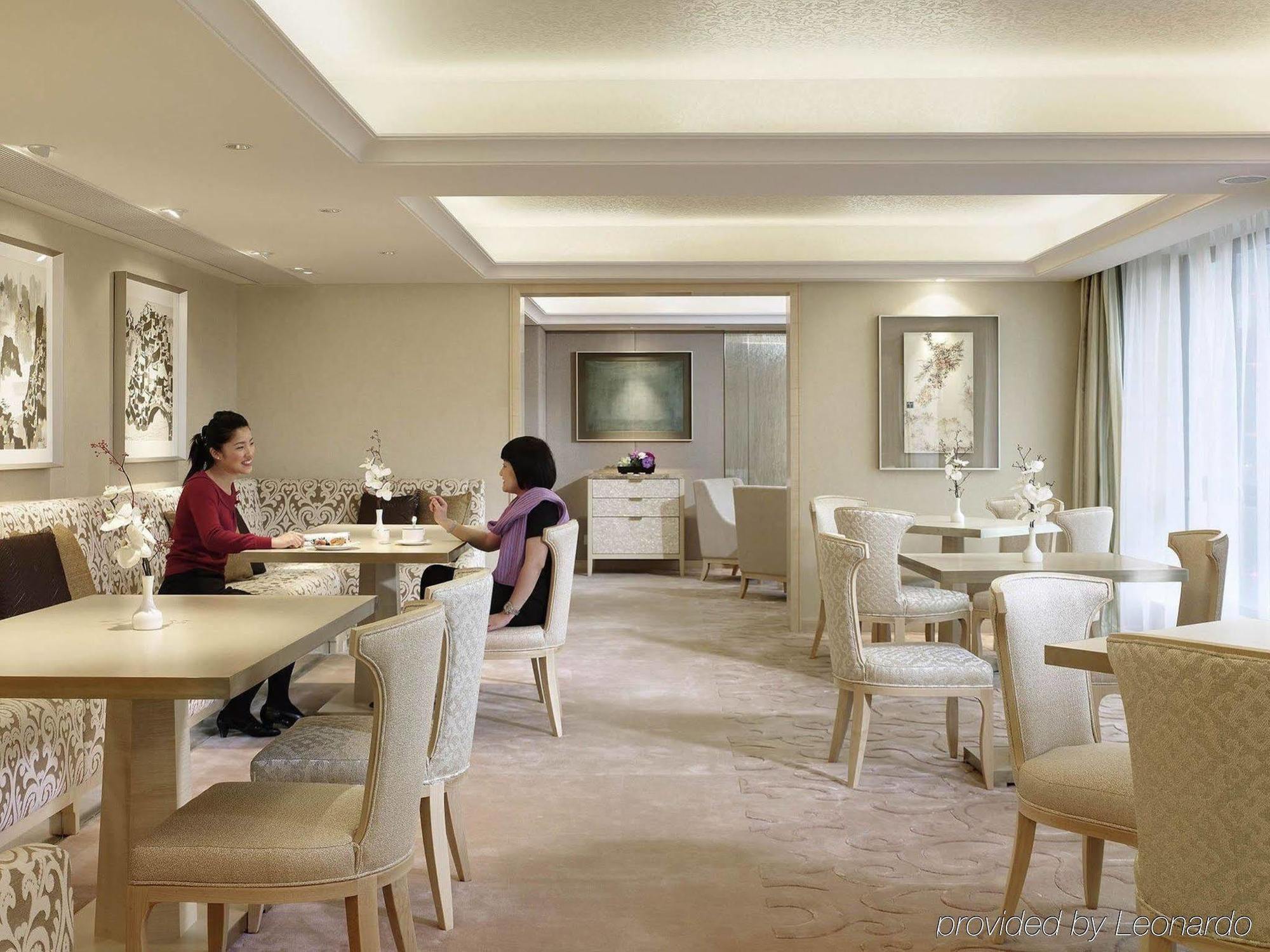 The Royal Garden Hotel Хонконг Ресторант снимка The Wing, Hong Kong International Airport