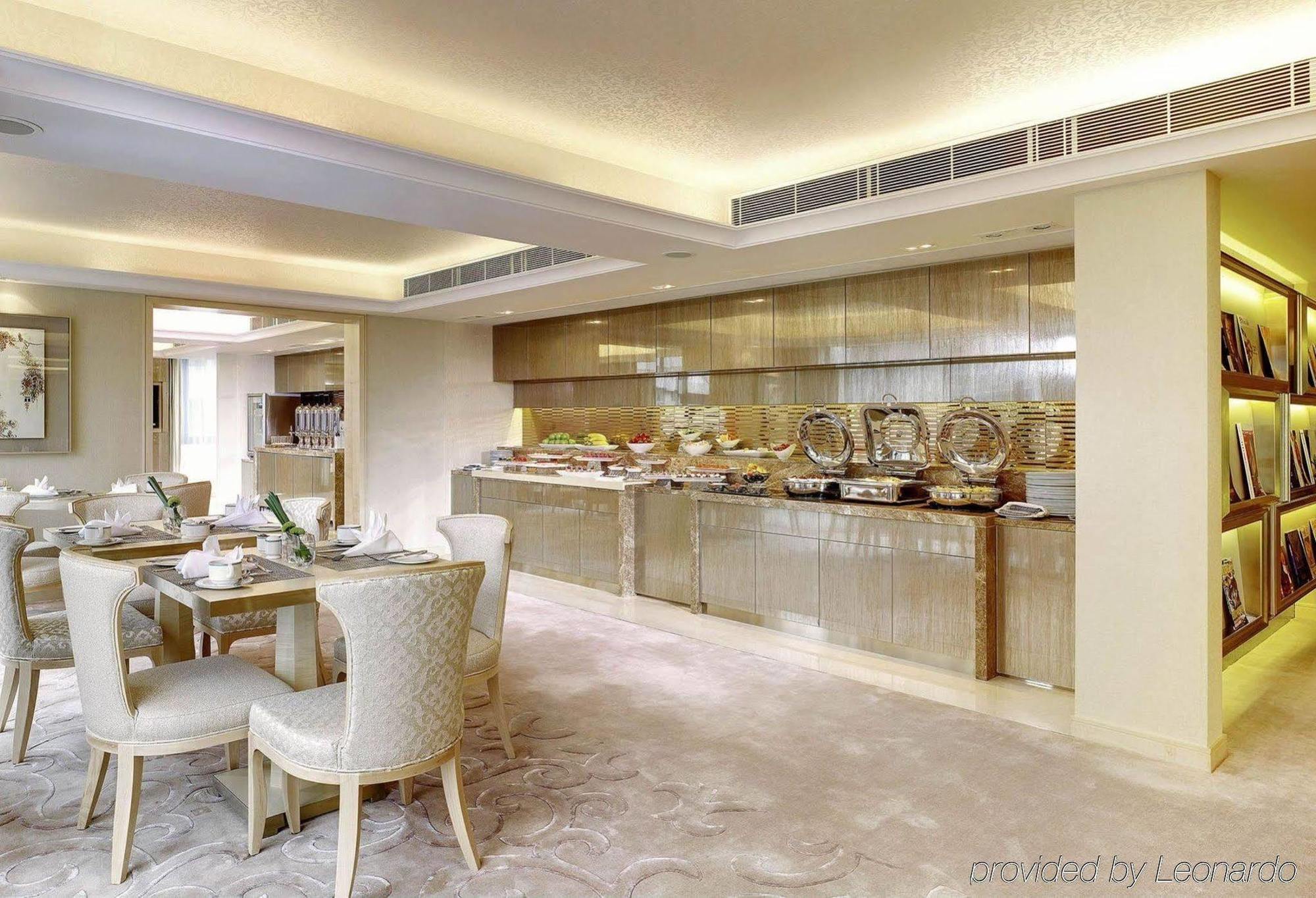 The Royal Garden Hotel Хонконг Екстериор снимка The kitchen of a private suite