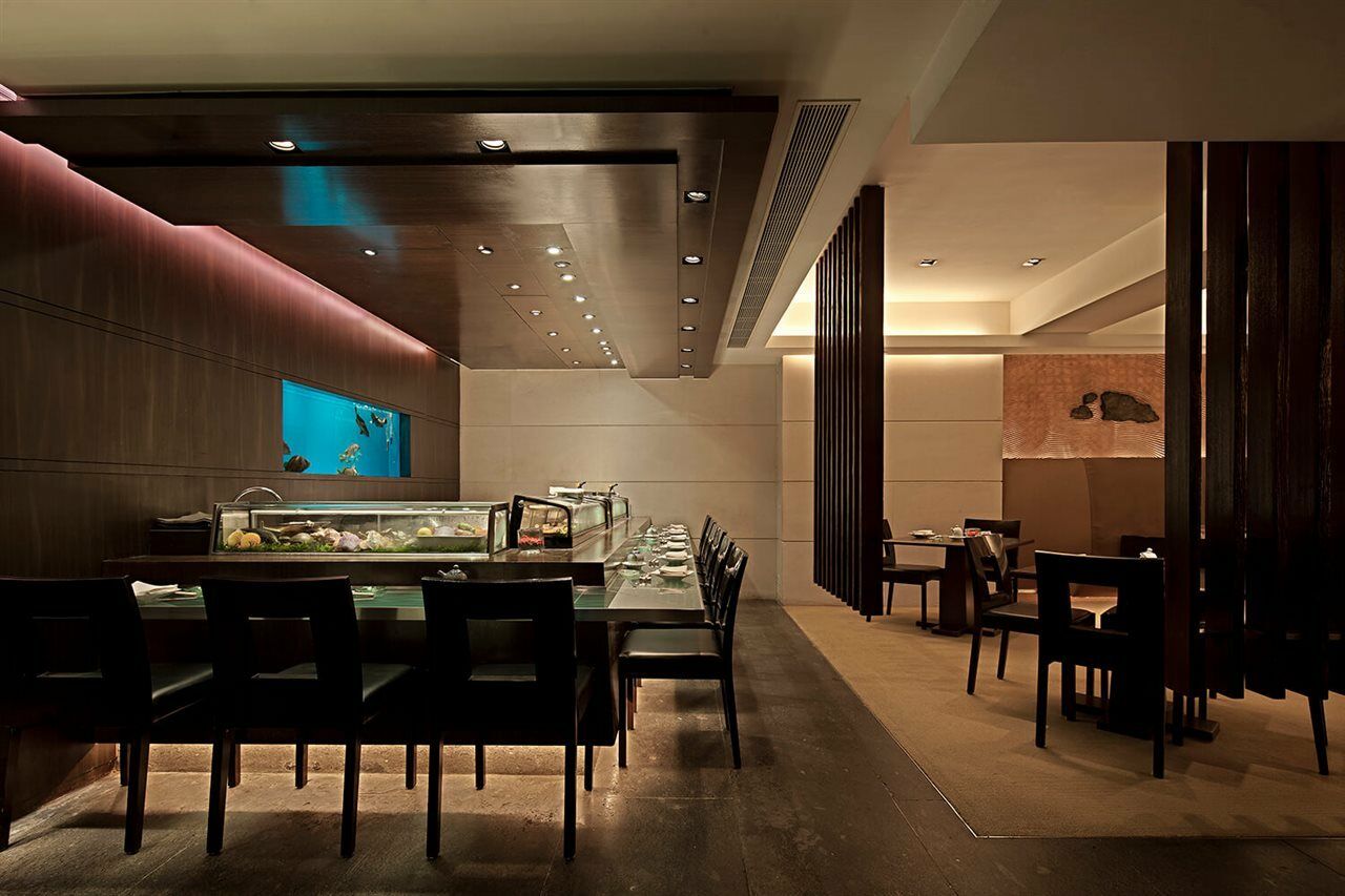 The Royal Garden Hotel Хонконг Екстериор снимка Sushi Bar