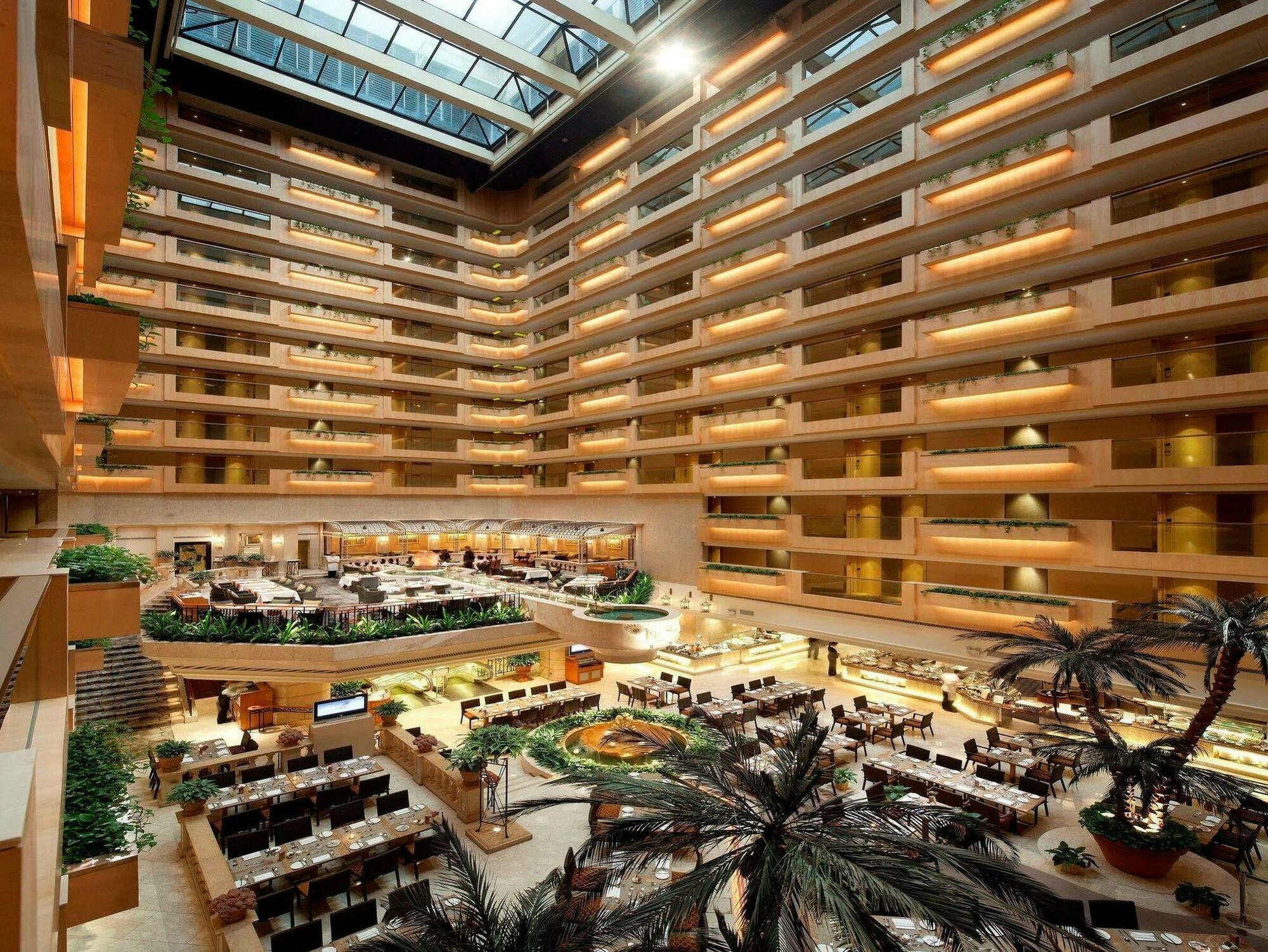 The Royal Garden Hotel Хонконг Екстериор снимка The interior of the hotel